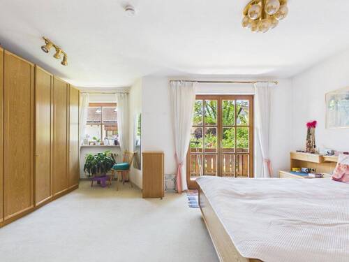 Großes Schlafzimmer mit Balkon - 