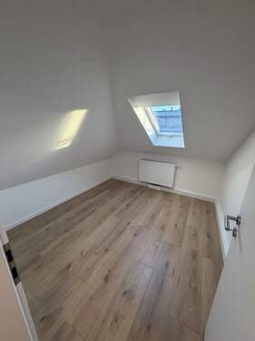Zimmer 2 - 4 Zimmer Etagenwohnung in Nürnberg