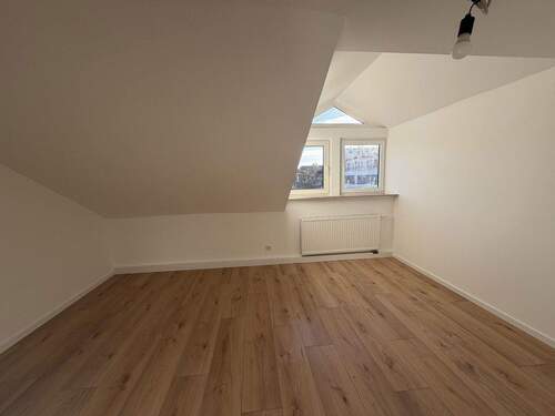 Zimmer 1 - Etagenwohnung mit 119,00 m&sup2; in Nürnberg zur Miete