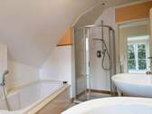 Vollständiges Bad im Obergeschoss - 