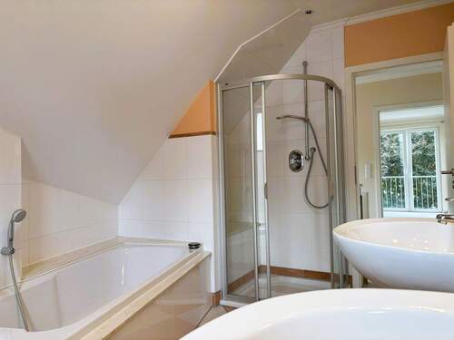 Vollständiges Bad im Obergeschoss - 