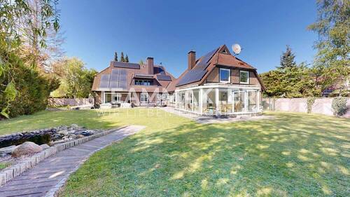Gartenansicht - LUXUS, WELLNESS & WEITBLICK: Exklusives Anwesen im Quickborner Zentrum