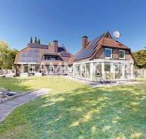 LUXUS, WELLNESS & WEITBLICK: Exklusives Anwesen im Quickborner Zentrum