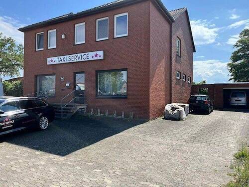 Straßenansicht - 5 Zimmer Mehrfamilienhaus, Wohnhaus zum Kaufen in Wietzen
