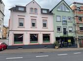 Ansicht Straße - Sehr schönes Mehrfamilienhaus mit Gewerbe