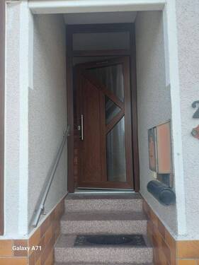 Haustür - Reihenmittelhaus mit 100,00 m&sup2; in Callbach zum Kaufen