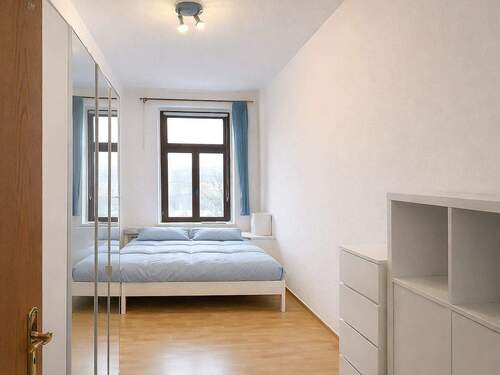 Kinder- bzw. Arbeitszimmer - 