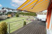 Ausblick vom Balkon in den Garten - 
