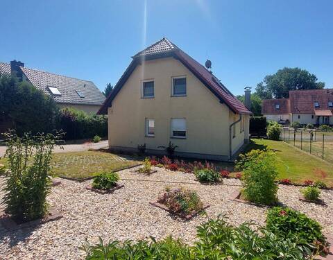 Hausansicht - Großzügiges Einfamilienhaus mit Doppelgarage und großem Grundstück zu verkaufen!