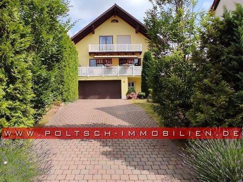 Hausansicht 2 - Modernes EFH mit Doppelgarage - Baujahr 2010, nahe Niederpöllnitz, aktuell vermietet