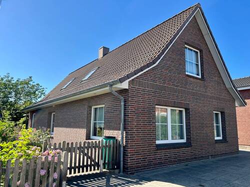 Vorderansicht - Gepflegtes Einfamilienhaus mit Gartenidylle in ruhiger Lage von Lunden