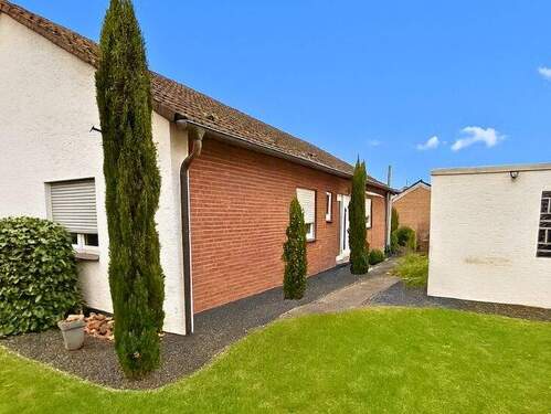 Außenansicht hinten - 6 Zimmer Bungalow zum Kaufen in Erftstadt