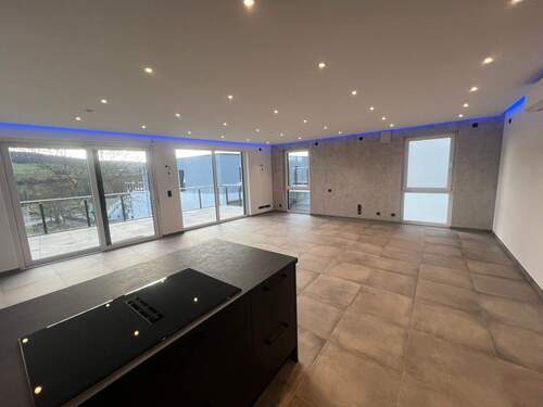 Wohn- und Esszimmer mit Küche - 