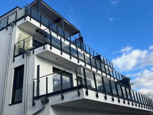 Hausansicht mit Balkon - Etagenwohnung mit 113,30 m&sup2; in Bad Sobernheim zur Miete