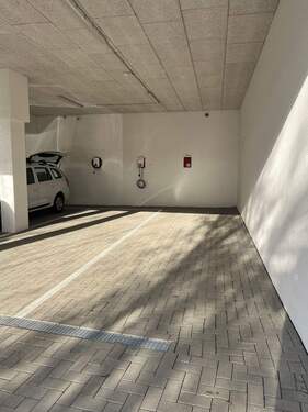 2 KFZ-Stellplätze linke Seite hintereinander - 