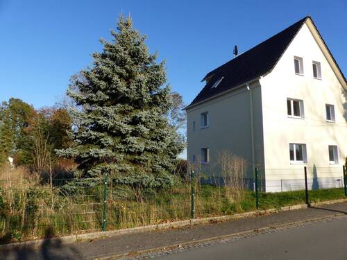 Hausansicht - Mehrfamilienhaus mit 2 Wohneinheiten und ca. 2.980 m² Grundstück bei Oschatz zu verkaufen!