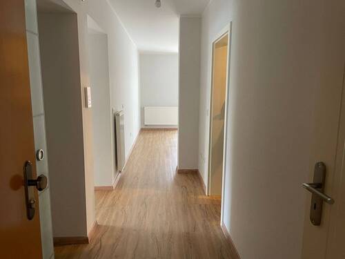 Eingangsbereich - 3 12 - Zimmer - Wohnung mit Terrasse und Garage im Herzen von Bad Windsheim