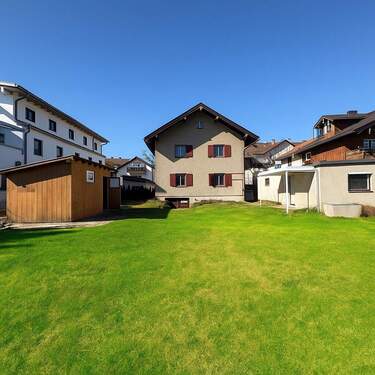 Grundstück - Sonniges Baugrundstück mit Altbestand