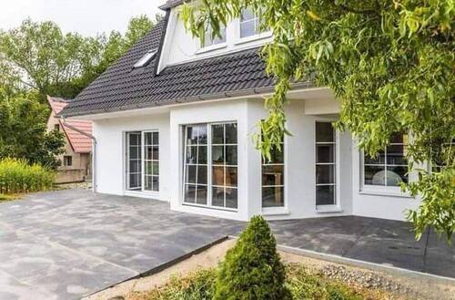 Haus hofseitig - Exquisites Traumhaus auf Usedom mit Blick auf das Achterwasser und hochwertiger Ausstattung