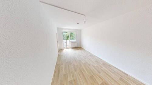 Wohnzimmer - Neu sanierte 3-Raum-Wohnung mit Balkon