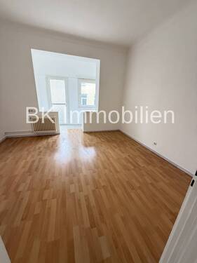 Essbereich mit Zugang zur Küche - ** Frisch renovierte 3 Zimmer-Wohnung... Am Hamborner Altmarkt...**