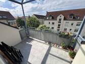 großer, überdachter Südbalkon mit elektr. Markise - 