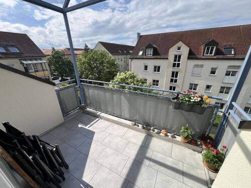 großer, überdachter Südbalkon mit elektr. Markise - 