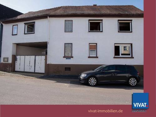 Bild 1 - Hofreite: Wohnhaus mit Torhaus, große Scheune und weitere Nebengebäude. Käuferprovisionsfrei!