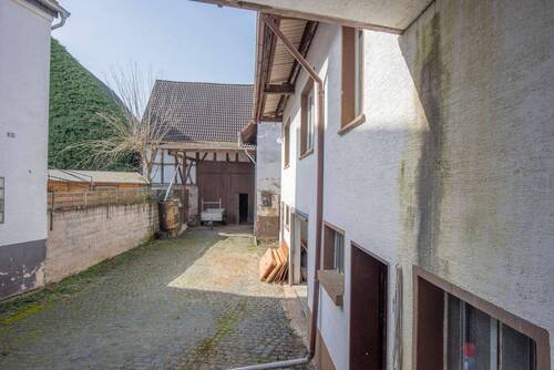 Hof - 6 Zimmer Einfamilienhaus zum Kaufen in Nidda