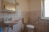 Gäste-WC - 6 Zimmer Einfamilienhaus in Nidda