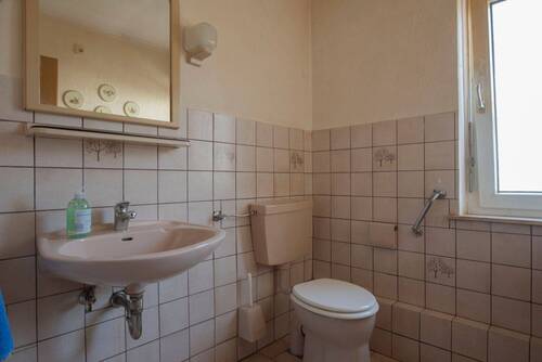 Gäste-WC - 6 Zimmer Einfamilienhaus in Nidda