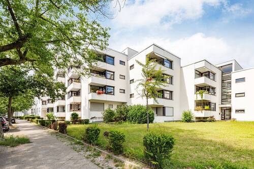 Gebäudeansicht - Bezugsfreie 1-Zimmer-Wohnung nahe des Theodor-Heuss-Platzes