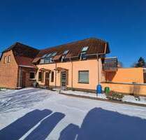 Großzügige Doppelhaushälfte mit 2 Wohneinheiten auf großem Grundstück in zentraler Lage von Sternberg