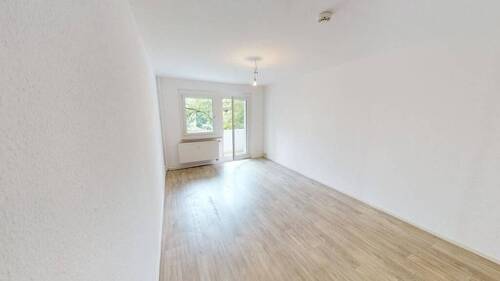 Wohnzimmer Vergleichswohnung - Großzügige 2-Raum-Wohnung mit Balkon