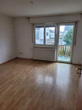 Wohnraum - Iggelheim schöne helle 3 Zimmer Wohnung mit Balkon ruhig gelegen