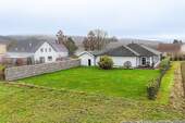 große Wiese hinter dem Haus - Einfamilienhaus mit 142,70 m² in Nohn zum Kaufen