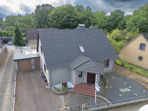 Hausansicht - 8 Zimmer Einfamilienhaus zum Kaufen in Kaltenkirchen