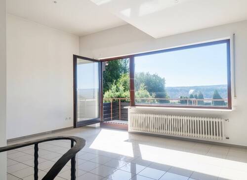 Wohnbereich mit Balkon - 4 Zimmer Reihenmittelhaus in Pforzheim