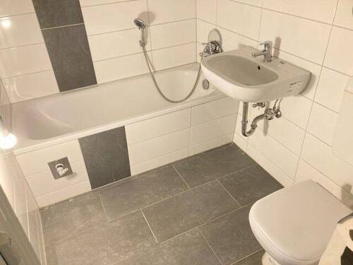 Badezimmer - Drei Zimmer am Krondorfer Kreisel...