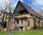 Eine überdachte Hochterrasse mit Blick in den Garten - 6 Zimmer Einfamilienhaus zum Kaufen in Halle