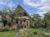 Blühender Garten im Sommer – ein echtes Highlight - 6 Zimmer Einfamilienhaus in Halle