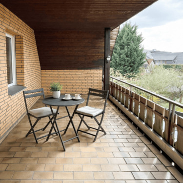 Überdachte Loggia mit Blick in den Garten - Einfamilienhaus mit 131,00 m&sup2; in Halle zum Kaufen