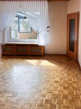 Wohnraum mit charmantem Echtholzparkett - 