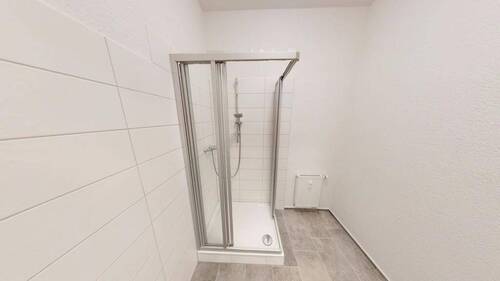 Bad mit Dusche - 3 Zimmer Etagenwohnung in Chemnitz