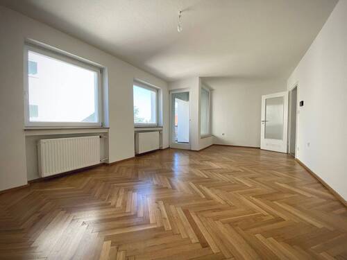 Wohnzimmer - 4 Zimmer Etagenwohnung zur Miete in Nürnberg