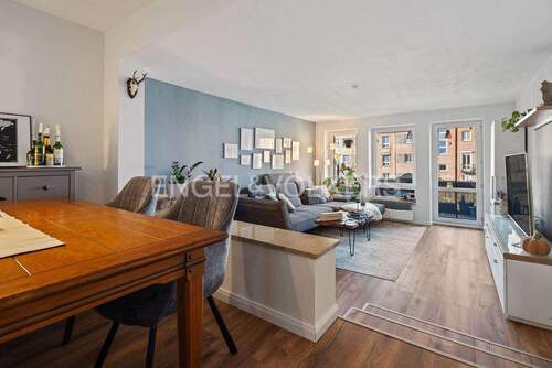 Blick ins Wohnzimmer - 3 Zimmer Etagenwohnung zum Kaufen in Hamburg