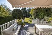 Terrasse mit Blick zum Garten - Ein echtes Zuhause voller Charakter - Leben in einem Familienjuwel