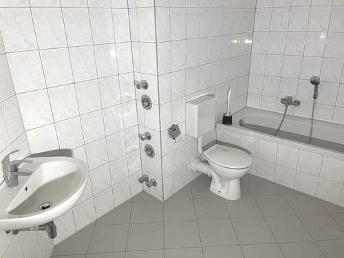 Bad mit Badewanne - 