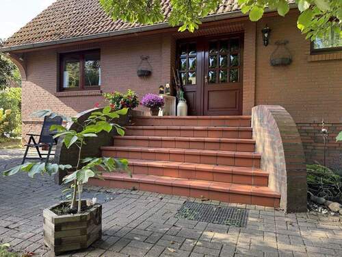 Eingang.JPG - 6 Zimmer Einfamilienhaus in Neu Wulmstorf