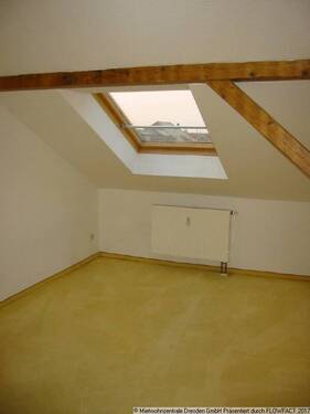 Schlafzimmer-DG m Süd-Balkon, EBK, Eckwanne, Lami - 2 Zimmer Etagenwohnung in Dresden